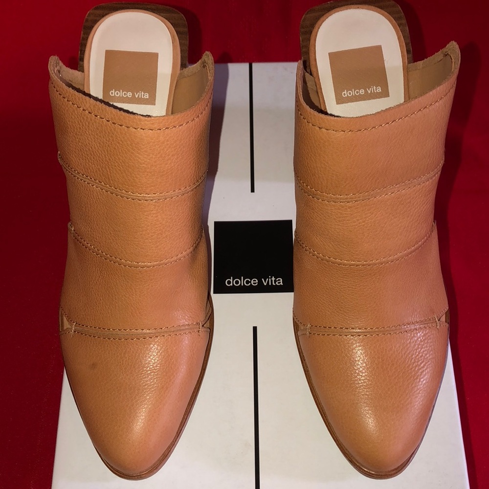 NEW DOLCE VITA CARAMEL LEATHER BLOCK HEEL MULES